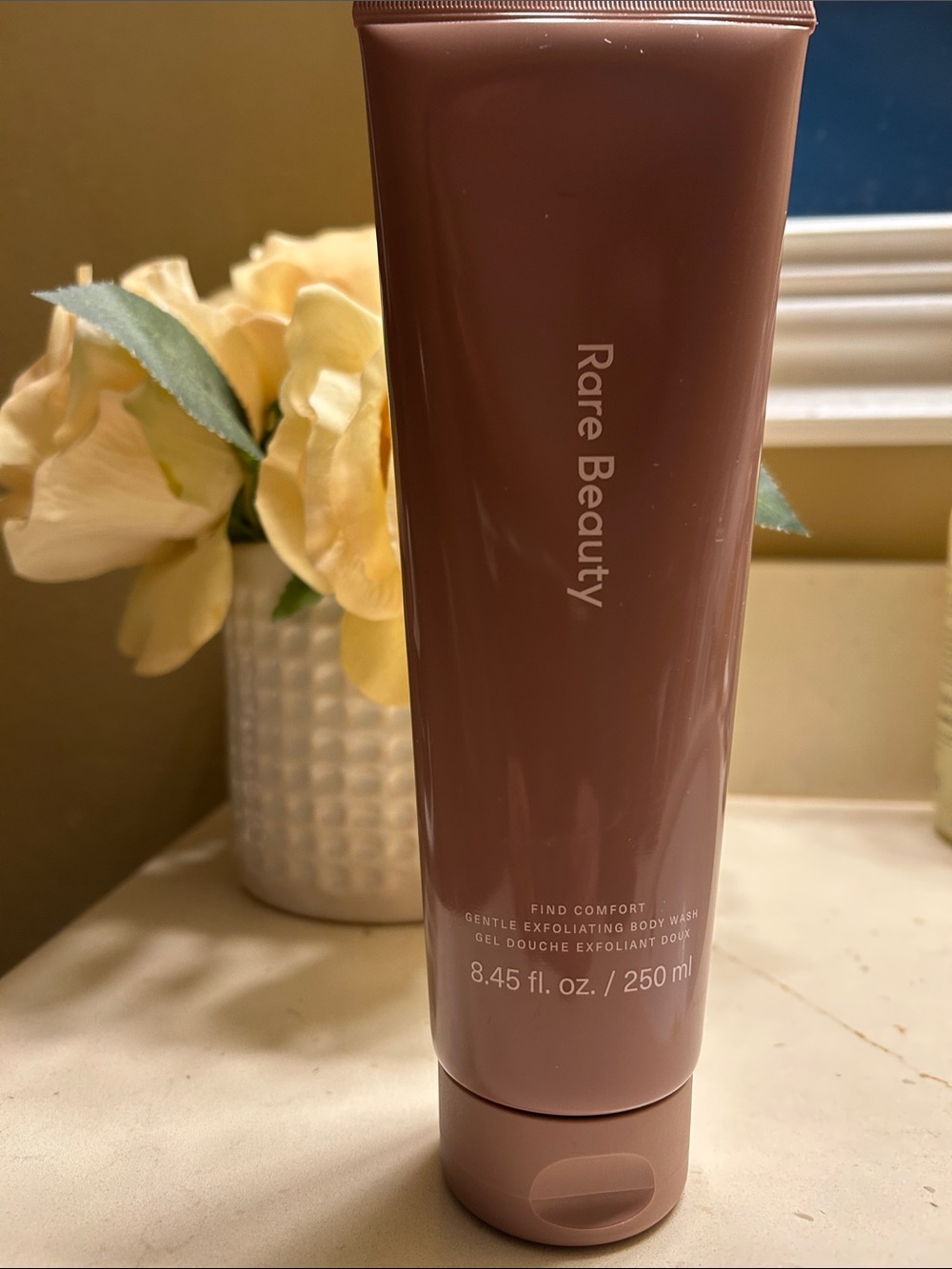 Rare Beauty Find Comfort Gentle Exfoliating Body Wash - 250ml
